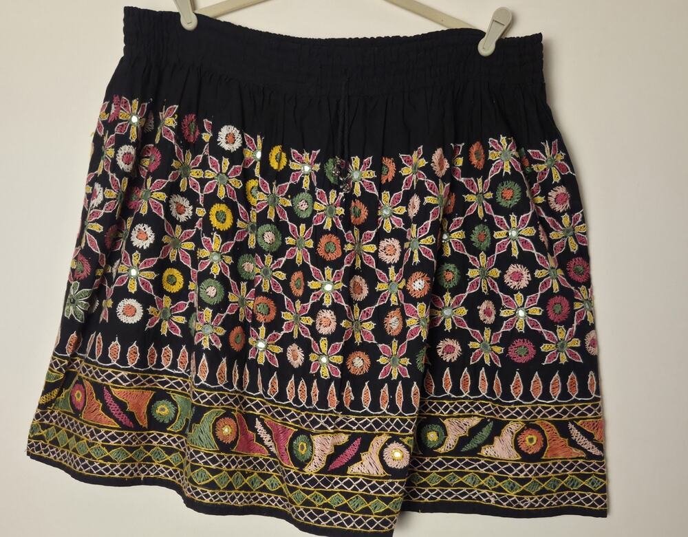 Vtg PASSPORTS Pier 1 Imports Beautiful Hand Embroidered Short Skirt OS/XL